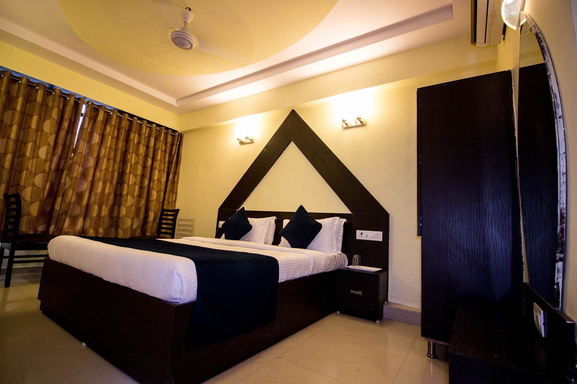 Hotel O Bridge أحمد أباد المظهر الخارجي الصورة